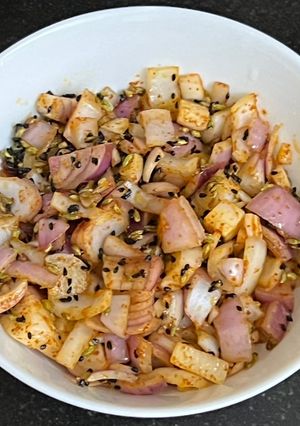 A picture of 5 minutes Onion 🧅 Pickle For Lunch.