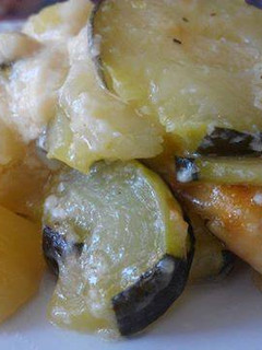 Una foto de Patatas y calabacín al queso
