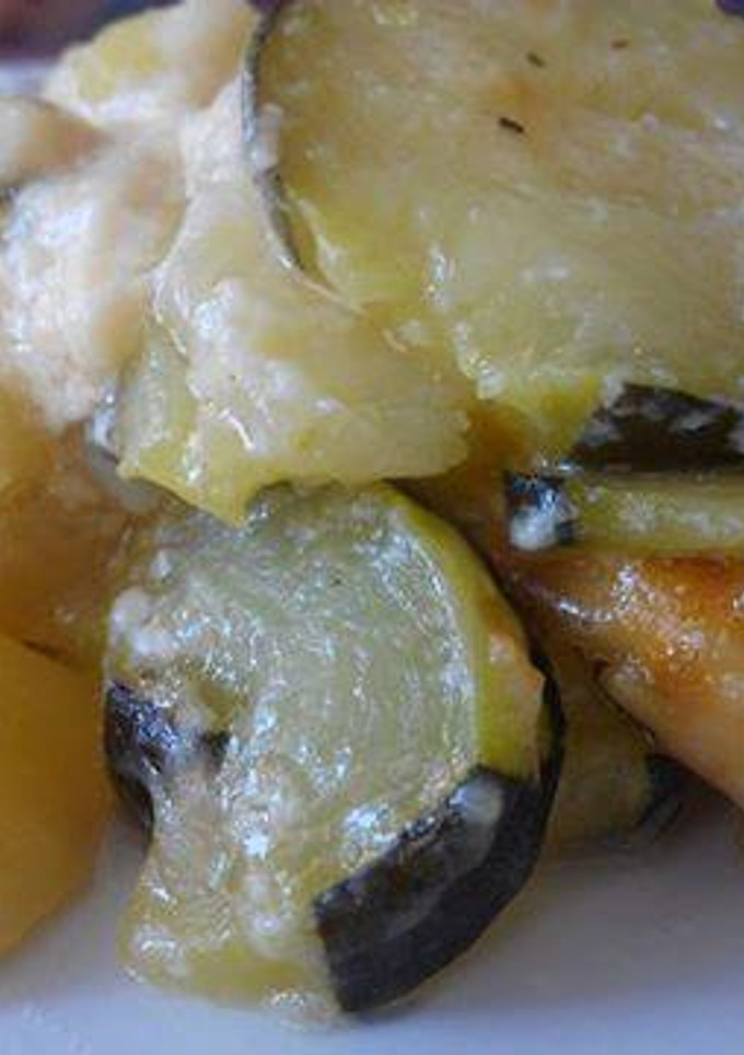 Una foto de Patatas y calabacín al queso