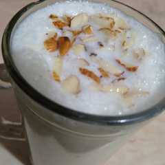 A picture of बादाम और इलायची फ्लेवर्ड लस्सी (badam aur elaichi flavoured lassi recipe in Hindi).