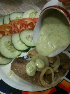 Una foto de Filetes de merluzas con salsa de queso crema y perejil