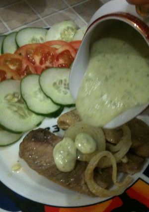 Una foto de Filetes de merluzas con salsa de queso crema y perejil
