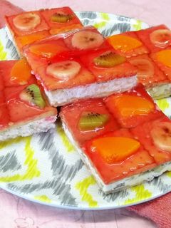 Túrós-gyümölcsös kocka 🍰 recept fotója