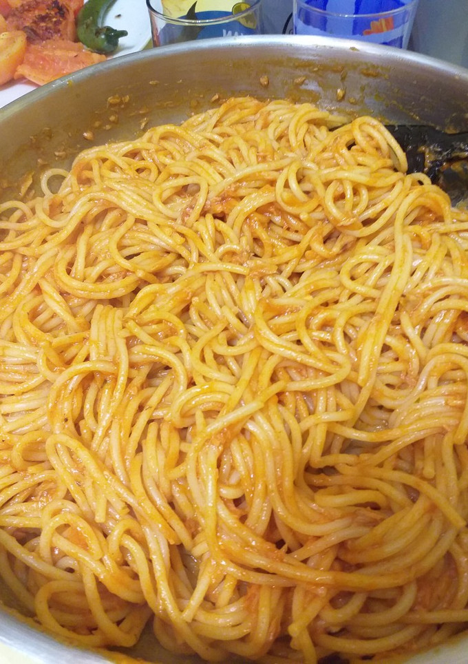 Una foto de Salsa de tomate y atún en mambo