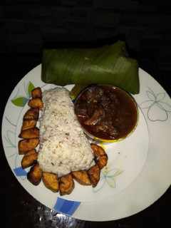 A picture of Ofada rice, sauce and and plantain.