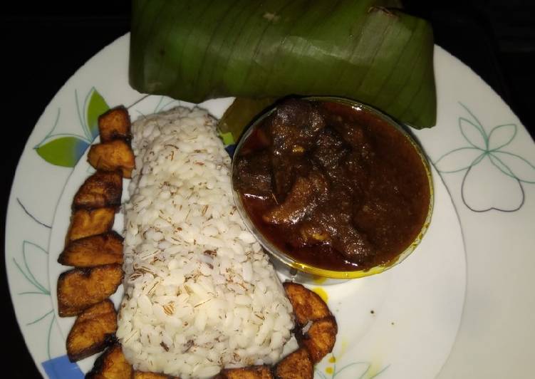 Ofada rice, sauce and and plantain