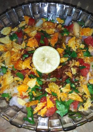 A picture of Khati mithi chaat.