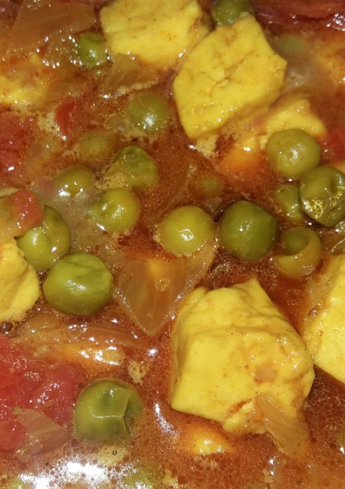 A picture of Mutter Paneer.