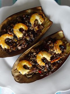 Foto de Beringela recheada com cogumelos, legumes e camarão