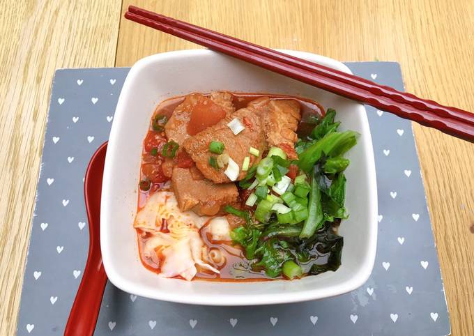 Taiwanese braised pork noodle soup