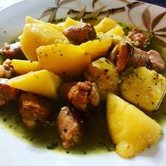 Una foto de Patatas con longanizas frescas
