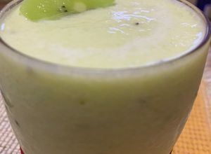 รูปของ สมูทตี้ดีท๊อกซ์ แอปเปิ้ล+กีวี่+โยเกิร์ต 🍏🥝🥛