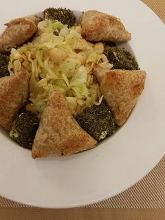صورة لوصفة سلطة بسمبوسة الجبن الصغيرة و الزعتر