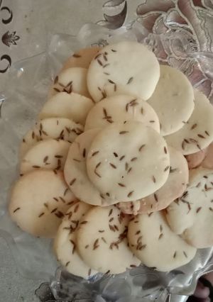 A picture of Zeera biscuits.