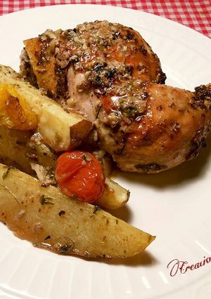Una foto de Pollo al horno con majado de hígado y patatas rojas asadas