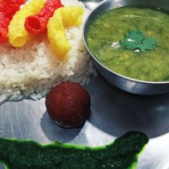 A picture of Bathua ki daal.
