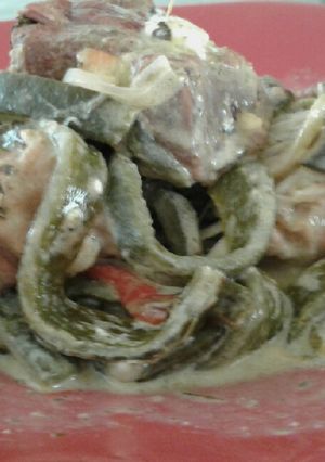 Una foto de Costillita de puerco con rajas poblanas