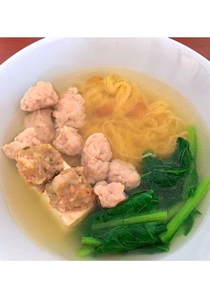 รูปของ บะหมี่น้ำหมูเด้งลูกชิ้นแคระ