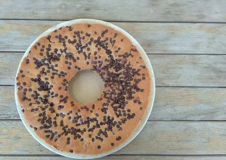 Recetta di Ultimate Ciambellone al bicchiere con panna e gocce di cioccolato