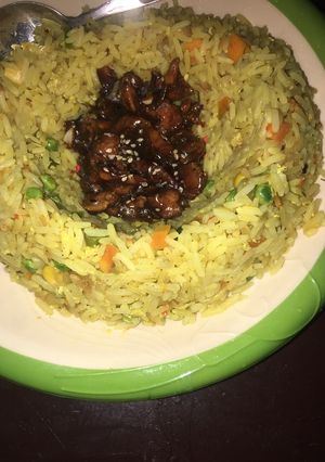 A picture of Quick & easy vegetable fried rice served with chicken teriyaki🍚🍲🥗🍗.