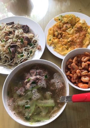 Hình của món Canh bầu râu tôm.