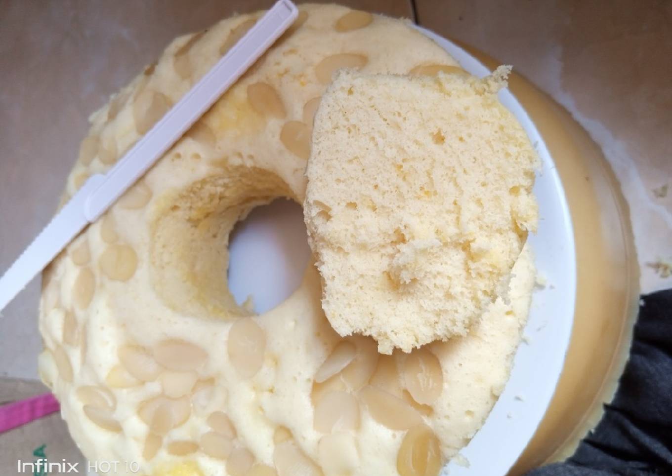 Bolu keju toping almond 2 telur di kukus takaran sendok