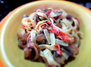 Foto di Tagliatelle prosciutto e funghi🍄🍝