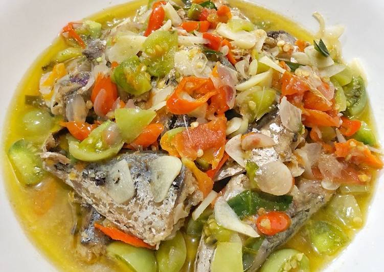 Ikan selar kuah asem pedas