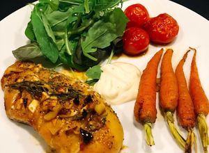 รูปของ อกไก่อบ ใบโรสแมรี่