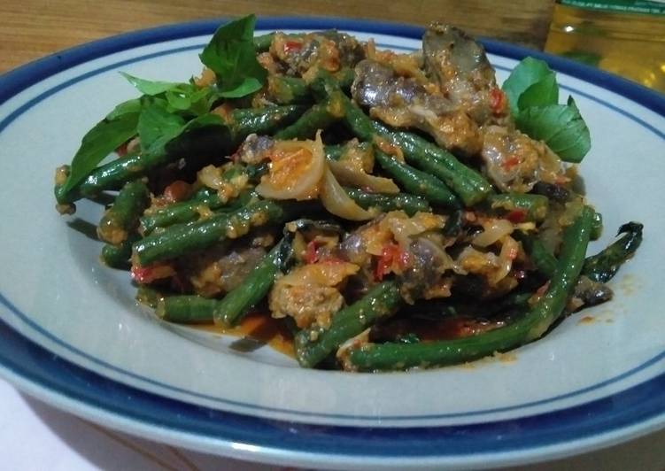 Bahan meracik Balado Ati Ampela Daun Kemangi di Kacangin, Bikin Ngiler