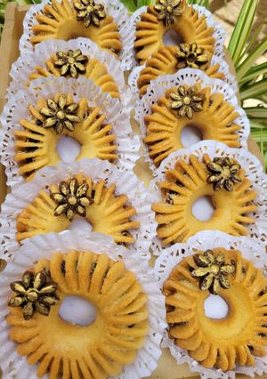 A picture of Kaak Nakach (Algerian Date-Filled Cookies).