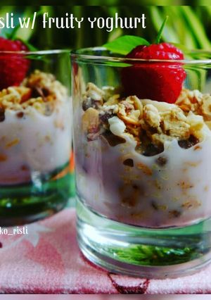 Foto resep Musli w/ fruity yoghurt