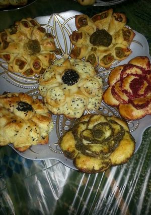 صورة لوصفة فطائر بالزعتر والجبنة وزيتون وحر
