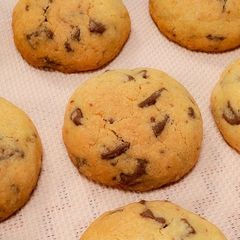 A picture of Crunchy Chocolate Cookies 🍪 | Easy Recipe.