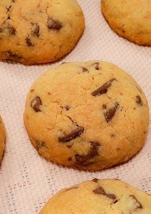 A picture of Crunchy Chocolate Cookies 🍪 | Easy Recipe.