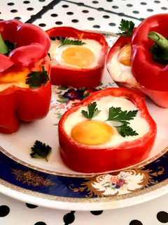 Una foto de ¡Pimientos rellenos con atún, huevo y queso!