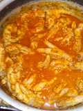 Patas y cuellos de pollo guisados