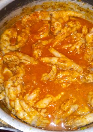 Una foto de Patas y cuellos de pollo guisados