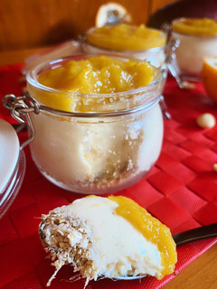 Una foto de Vasitos cheesecake de mango-maracuyá
