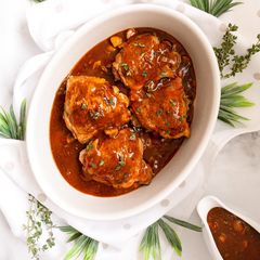 A picture of One pot chicken thighs.