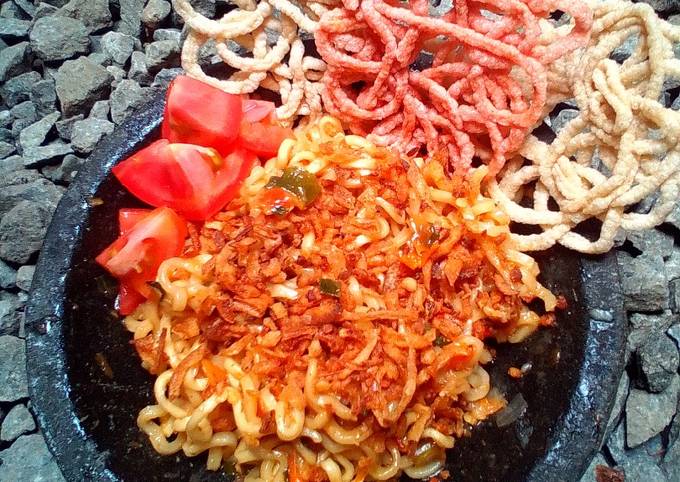 Mie setan (Indomie goreng pedas) - cookandrecipe.com