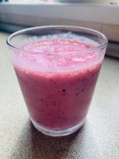 Una foto de Smoothie frutas del bosque