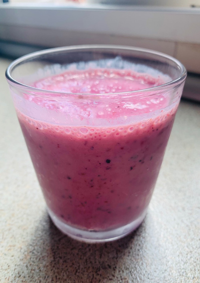 Una foto de Smoothie frutas del bosque