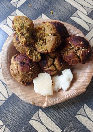 બાજરી ની બાટી (Bajri Bati Recipe In Gujarati) રેસીપી મુખ્ય ફોટો