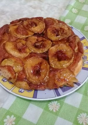Una foto de Tarta invertida de frutas💜