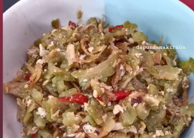 Langkah Mudah untuk Menyiapkan 74. Oseng Pare Teri Telur Anti Gagal