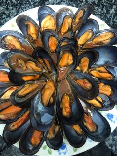 Una foto de 384. Mejillones al vapor de pimentón picante (picoteo)