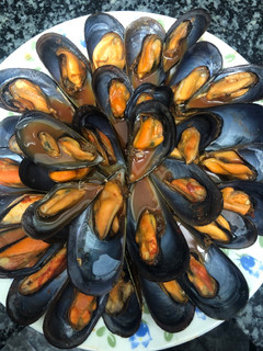 Una foto de 384. Mejillones al vapor de pimentón picante (picoteo)