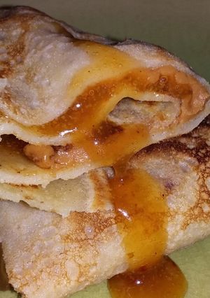 Una foto de Pancakes con Chamoy y mantequilla de Maní