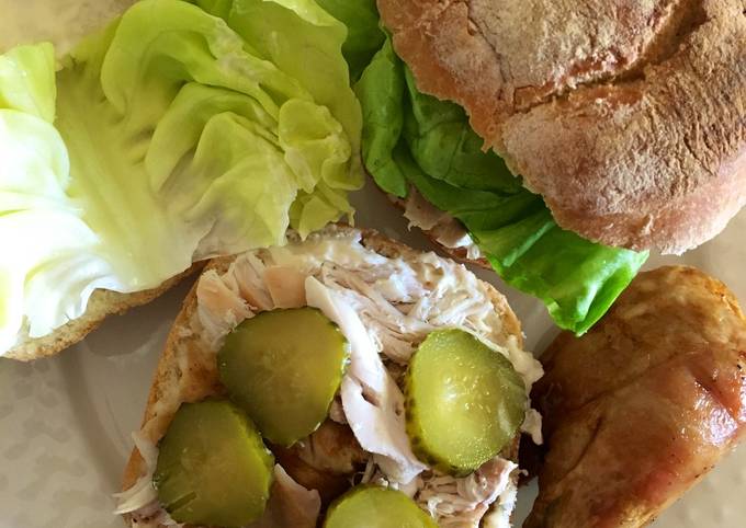 Simple Way to Make Award-winning Leftover roast chicken and mayo sandwich 🥪